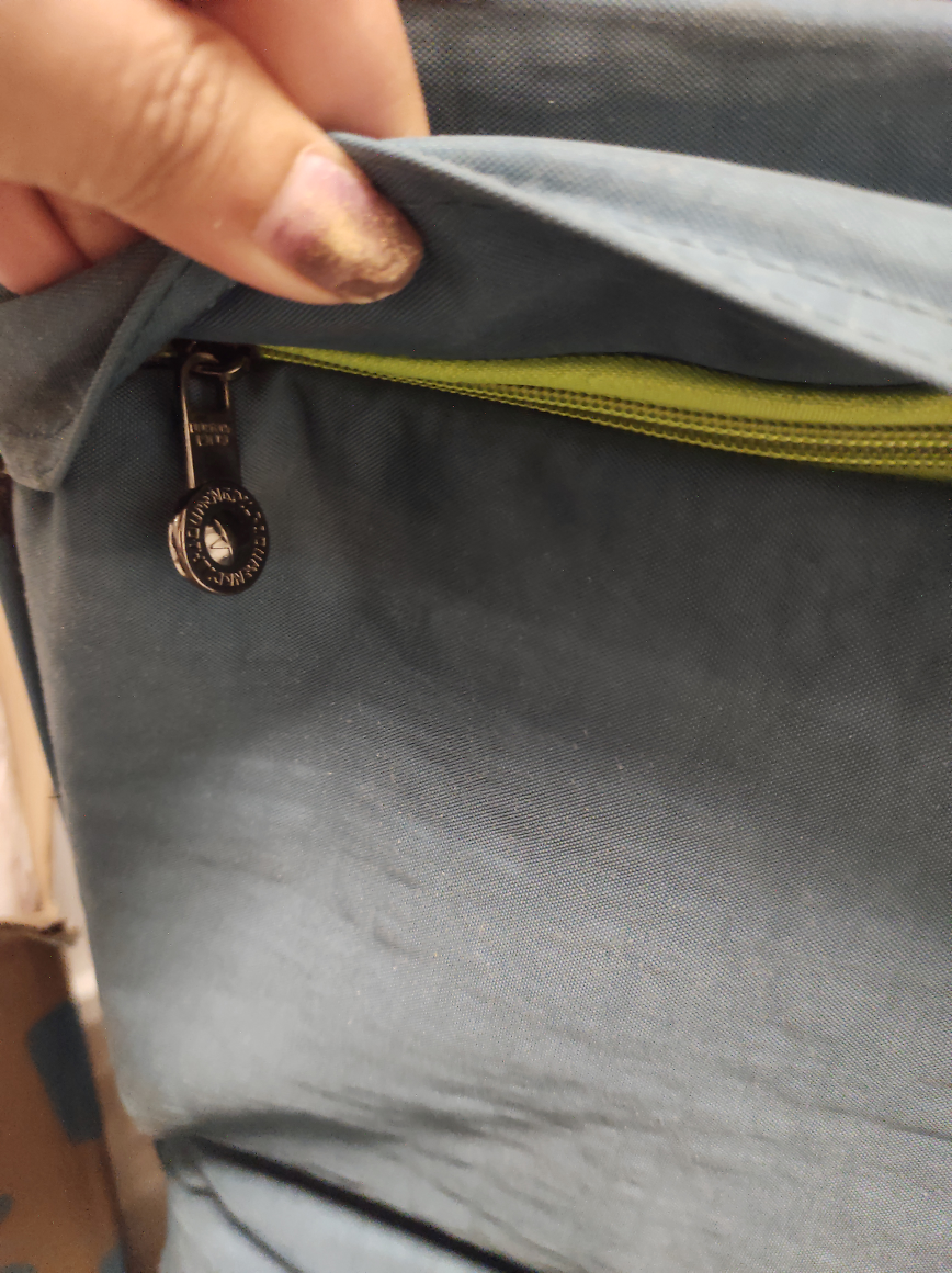 Large Suitcase image indicator(4)