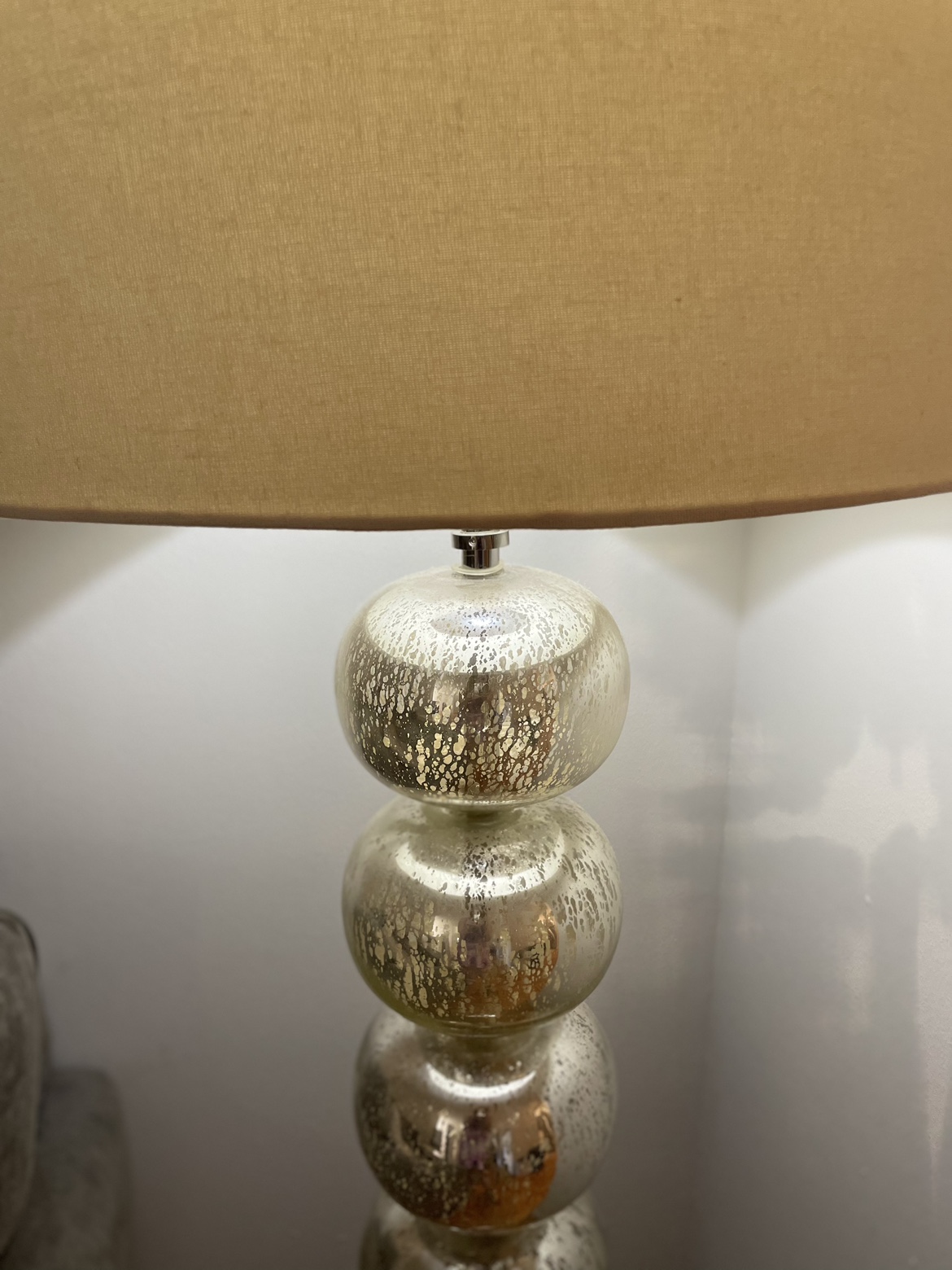 Floor lamp with gold ball detail - photo 2