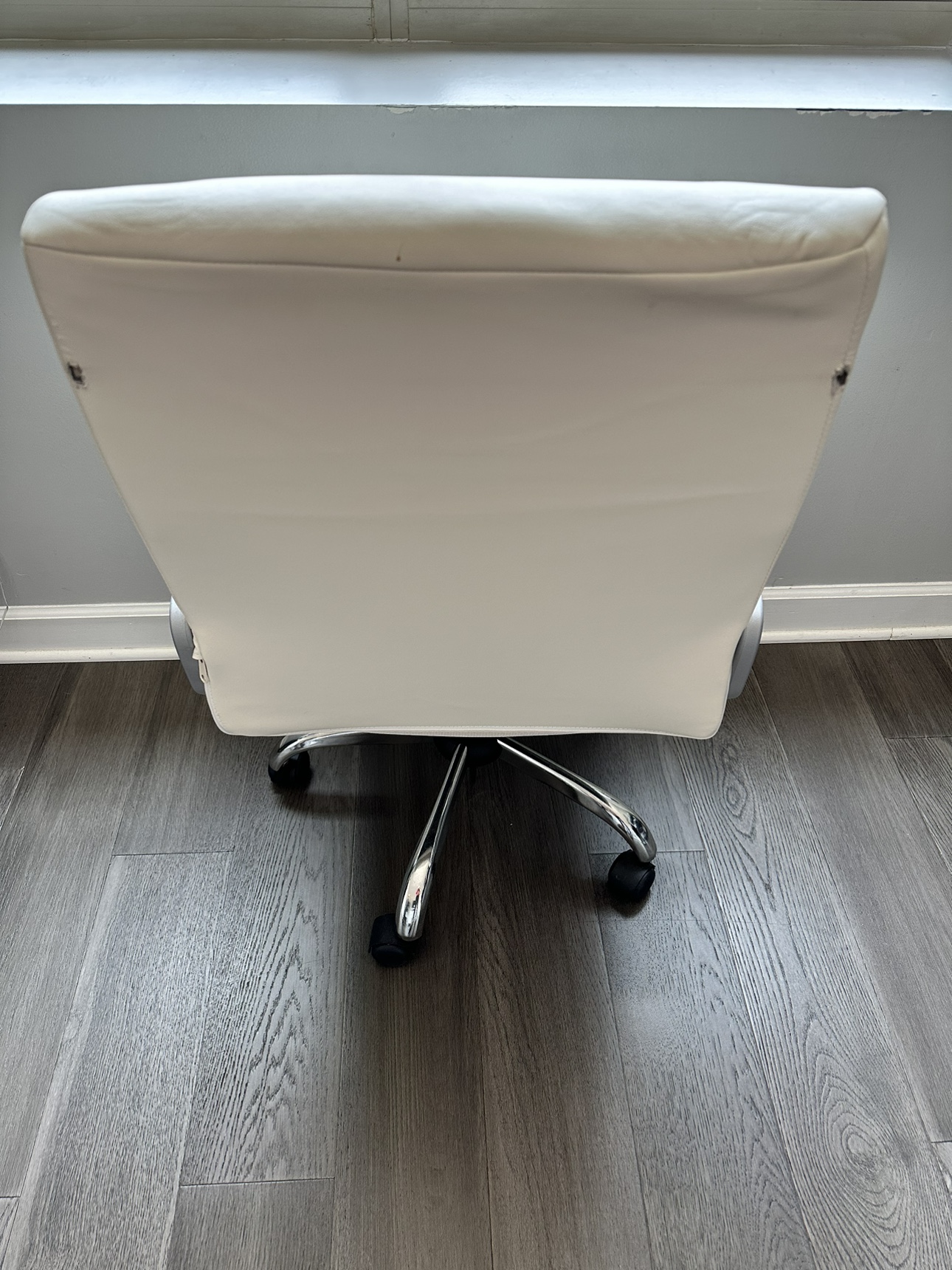 White Desk chair - photo 3