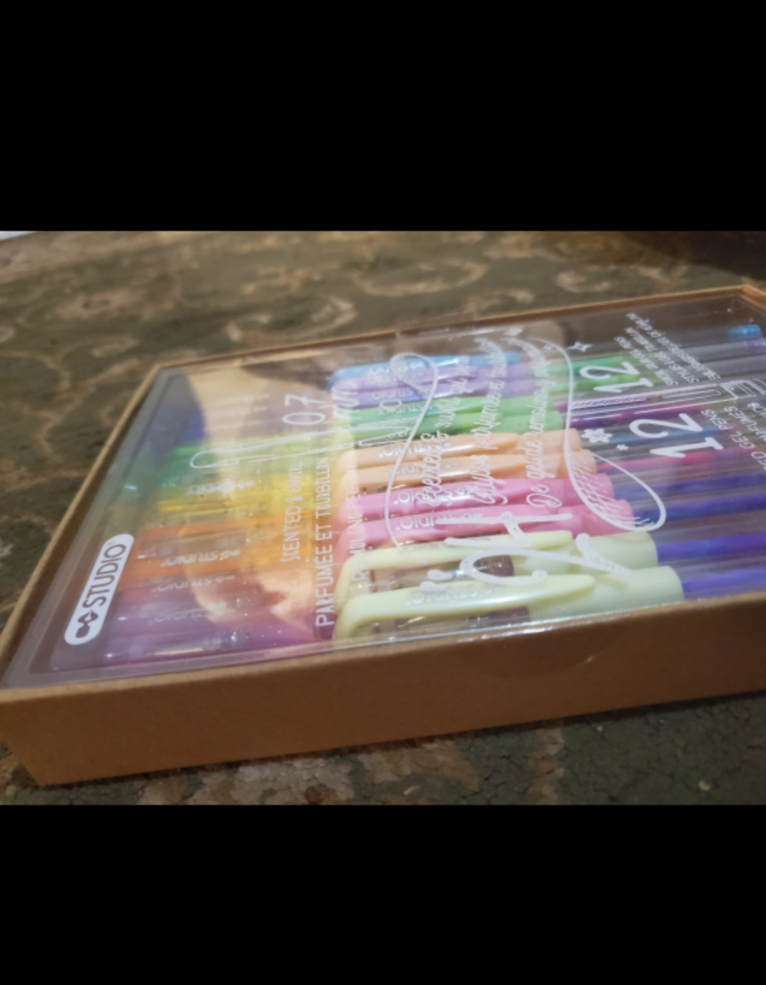 24 Scented and Swirl Gel Pens image indicator(2)