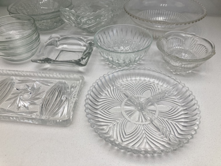 Lot of glass serving bowls & plates image indicator(4)