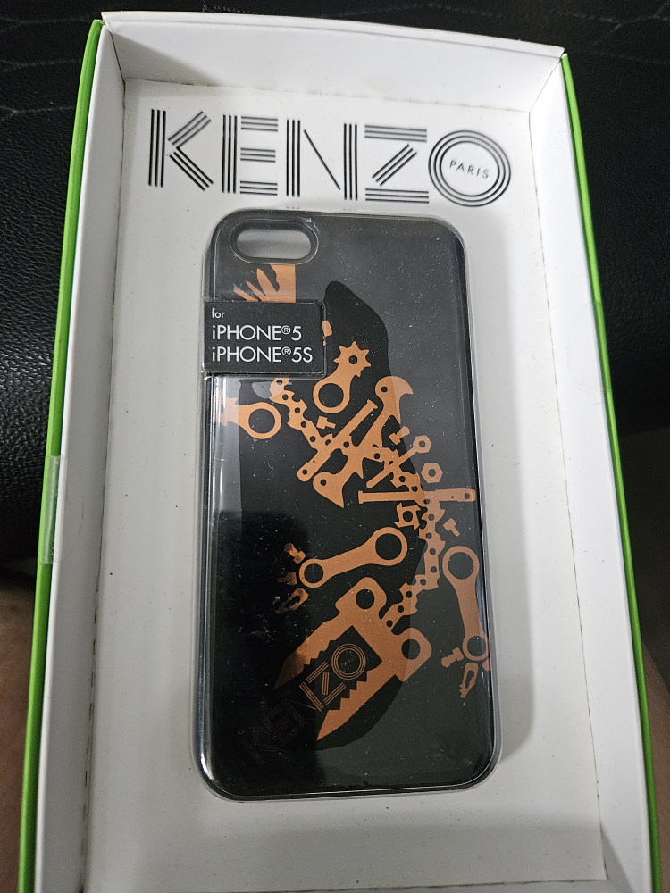 Kenzo  cover  phone