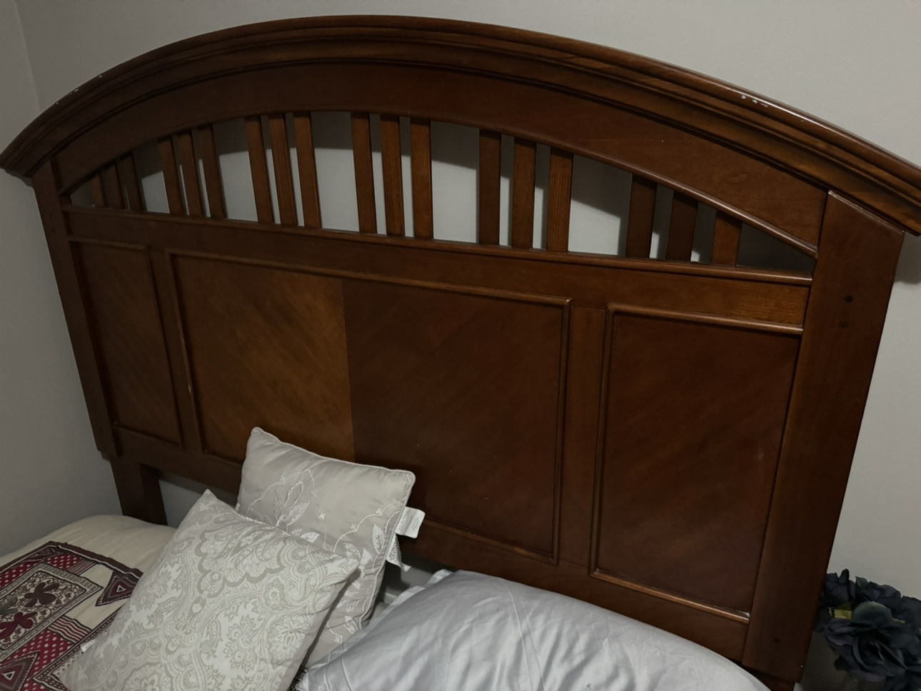 Queen bed headboard thumbnail