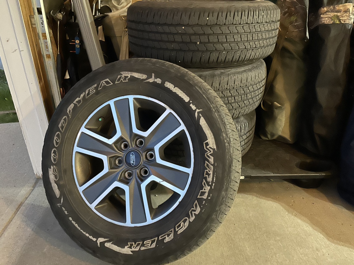 Truck tires with rims - photo 2