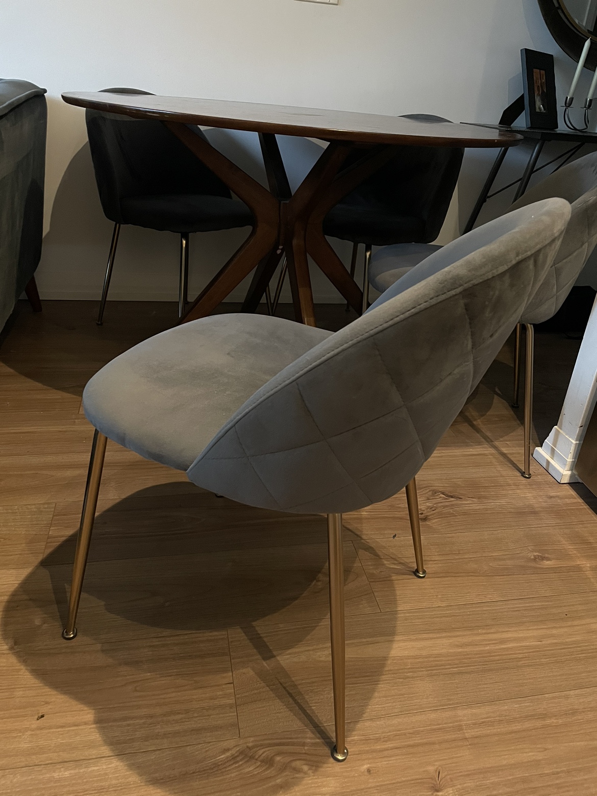 4 velvet chairs fir sale!