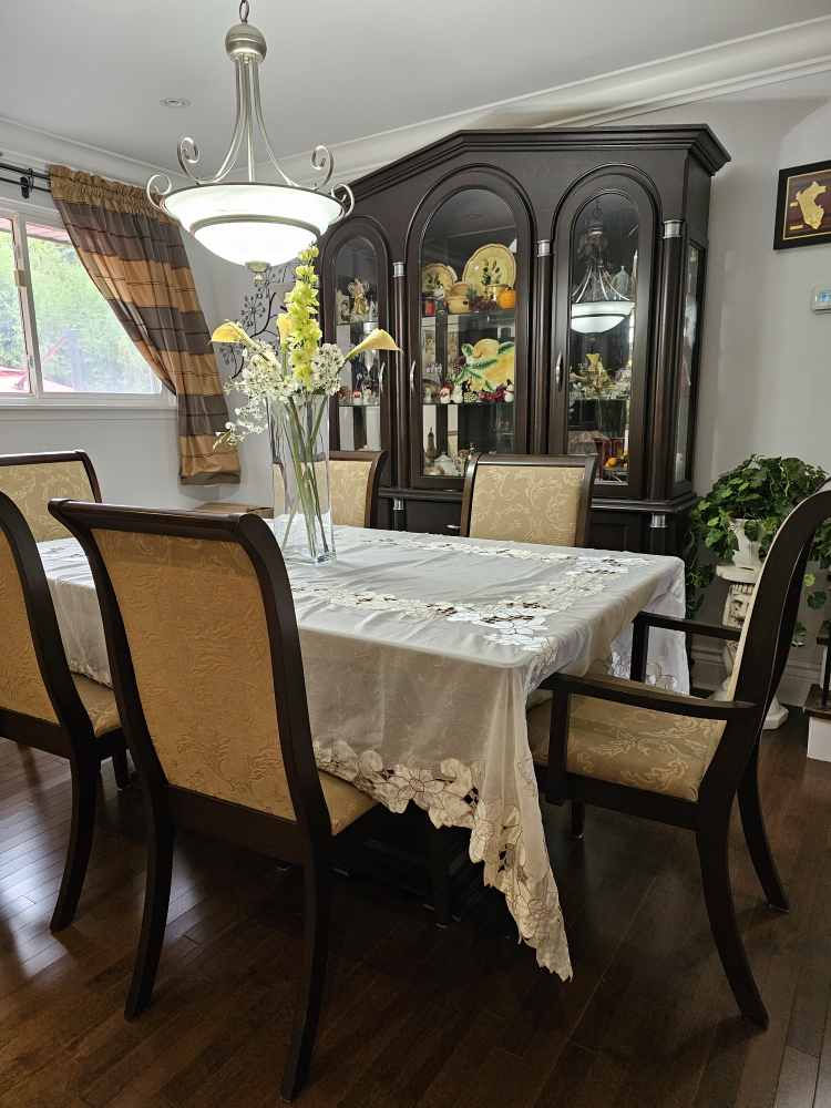 Dining table 6 chairs and hutch - photo 3