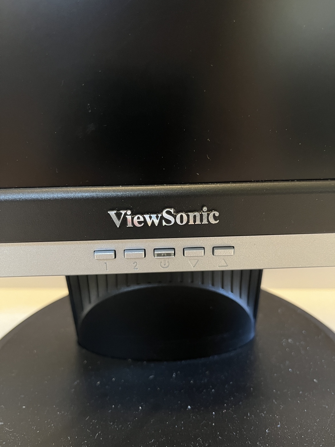 ViewSonic 20” Computer Monitor - with power and VGA cable image indicator(2)