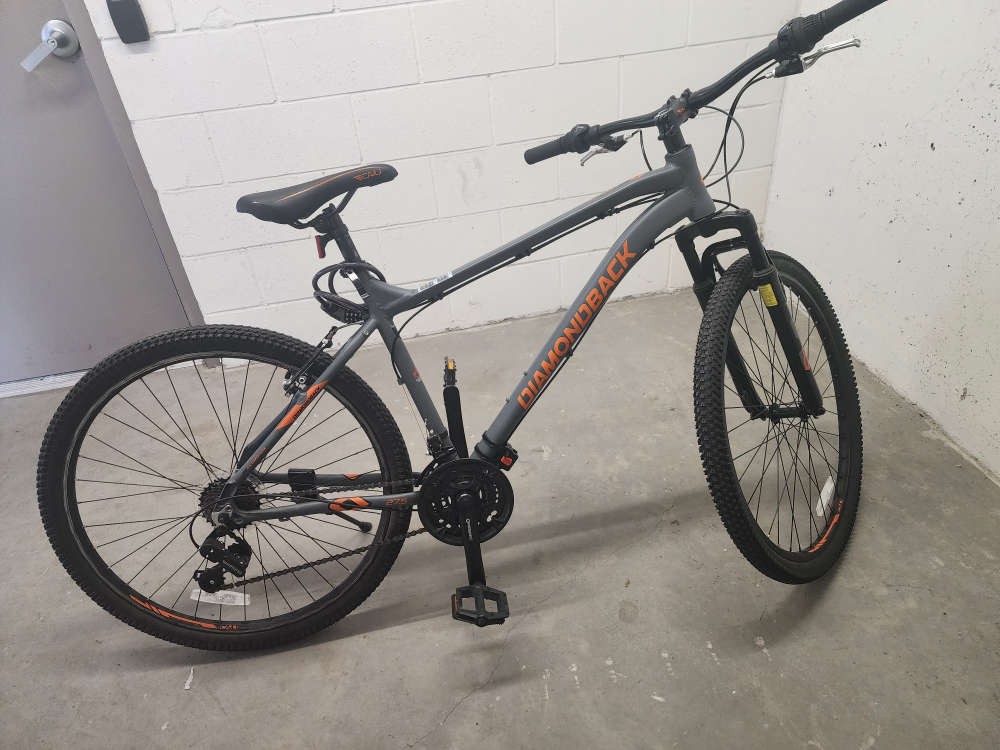 Diomondback hybrid bike