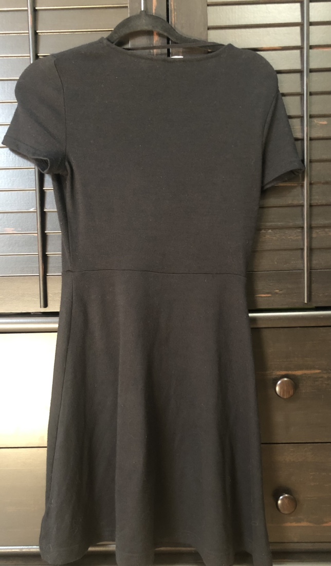 Gap black dress image indicator(2)