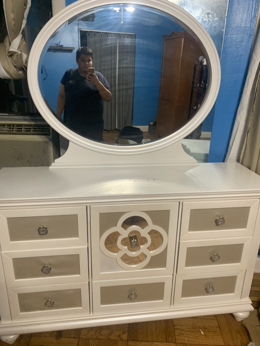 Raymour & Flanigan Dresser