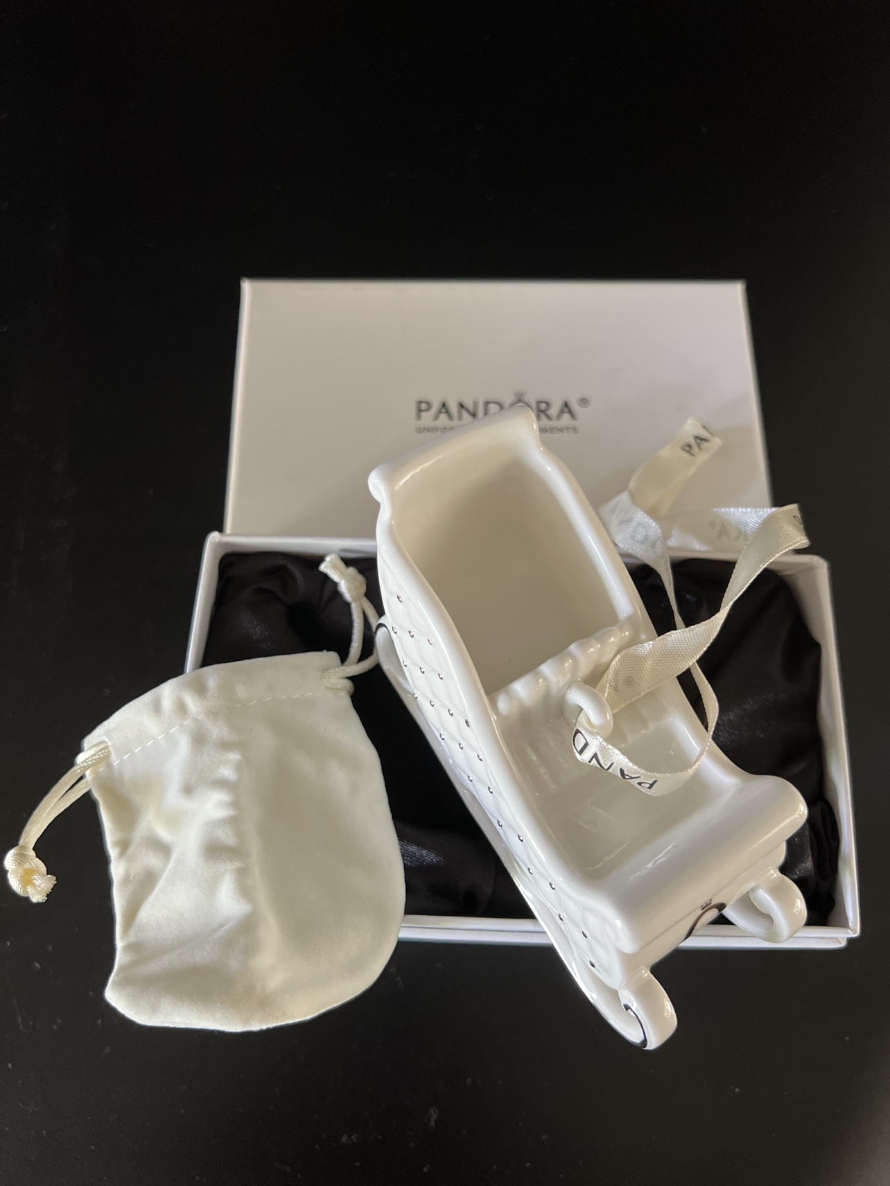 Beautiful Pandora sleigh ornament 🎄 image indicator(5)