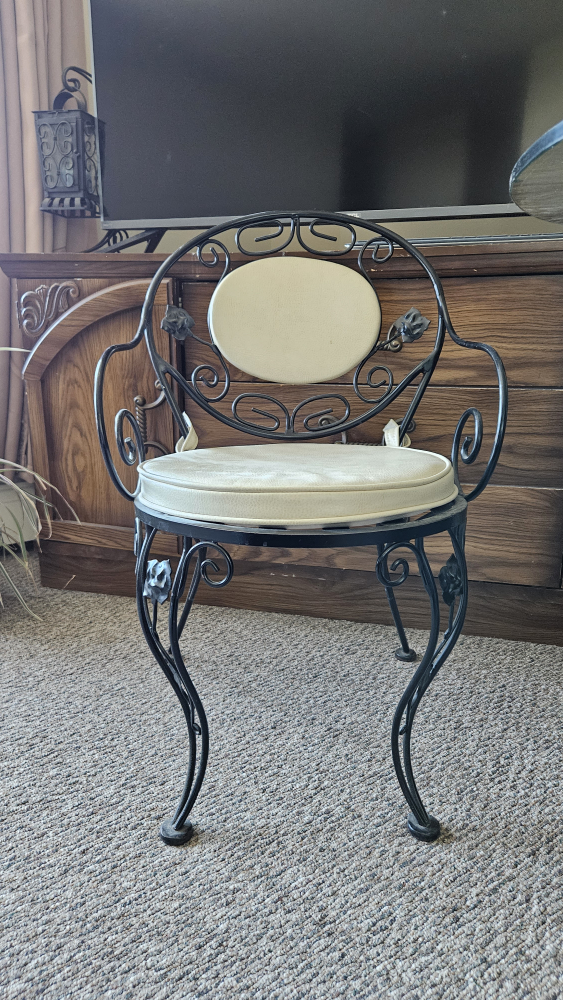 Beautiful Glass dining, room table chairs.