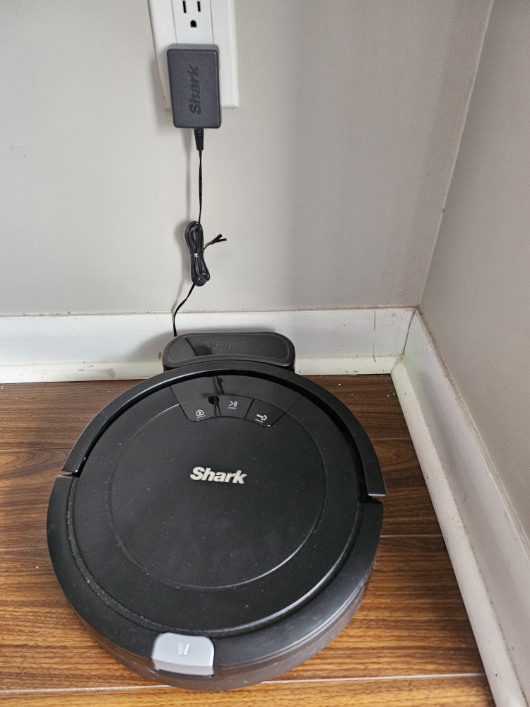 MOVING OUT SALE - Shark irobot cordless vacuum cleaner - photo 2