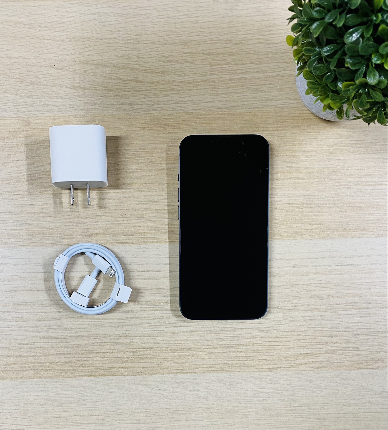 Apple iPhone 13 - 256GB - Midnight ( Unlocked ) 98% battery thumbnail