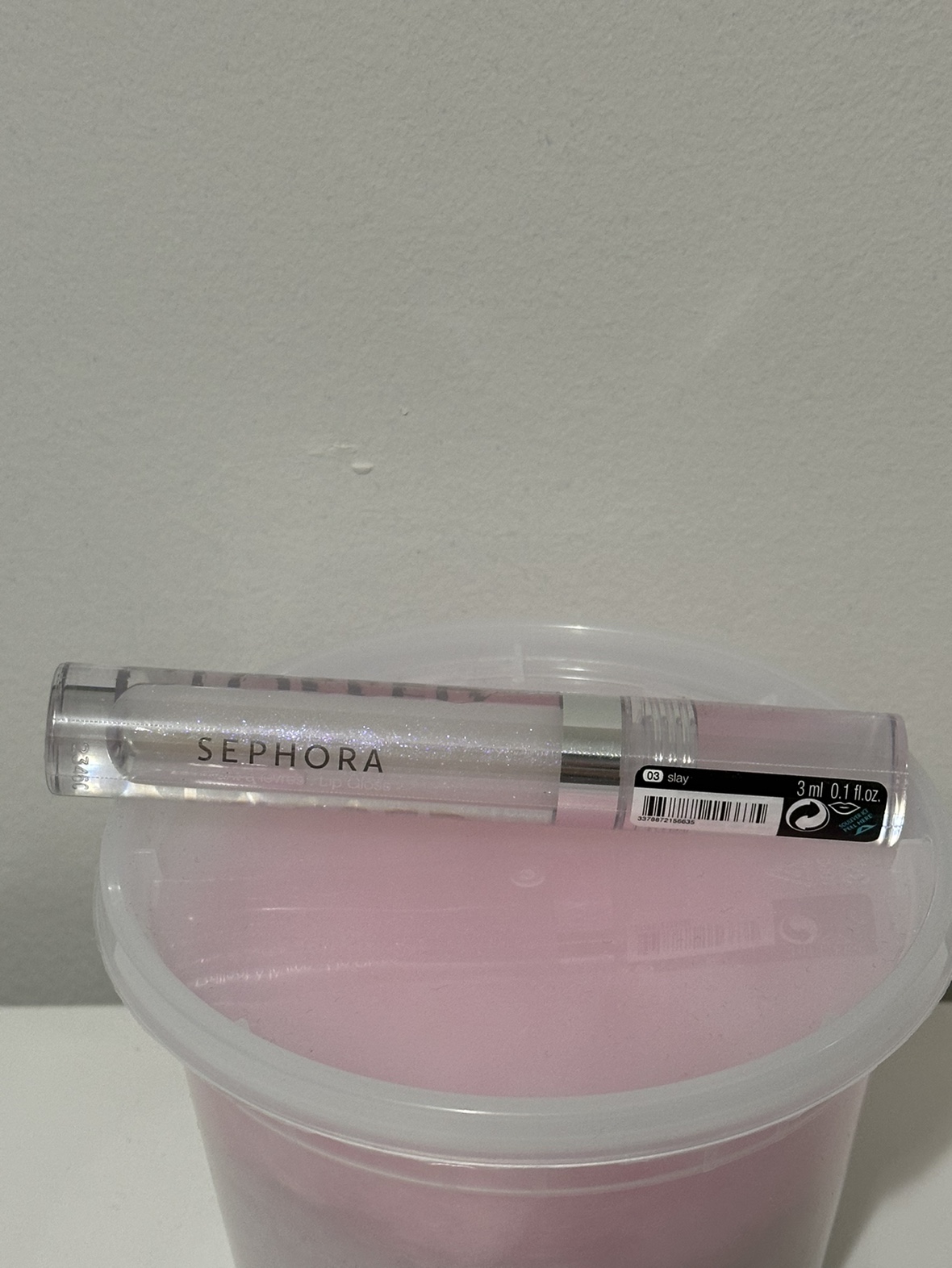 Glossed lip gloss