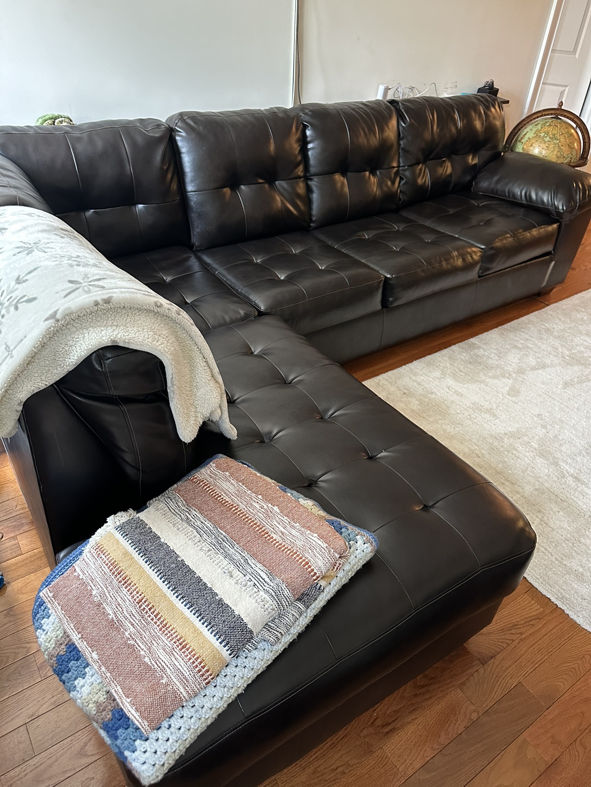 Sectional couch - photo 4