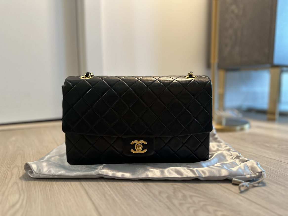 Chanel black classic flap bag (excellent condition) - photo 3