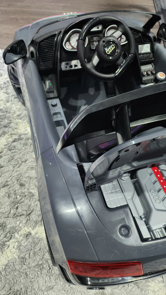 Kid Trax Ride-on Audi R8 GT Spyder Car - photo 4