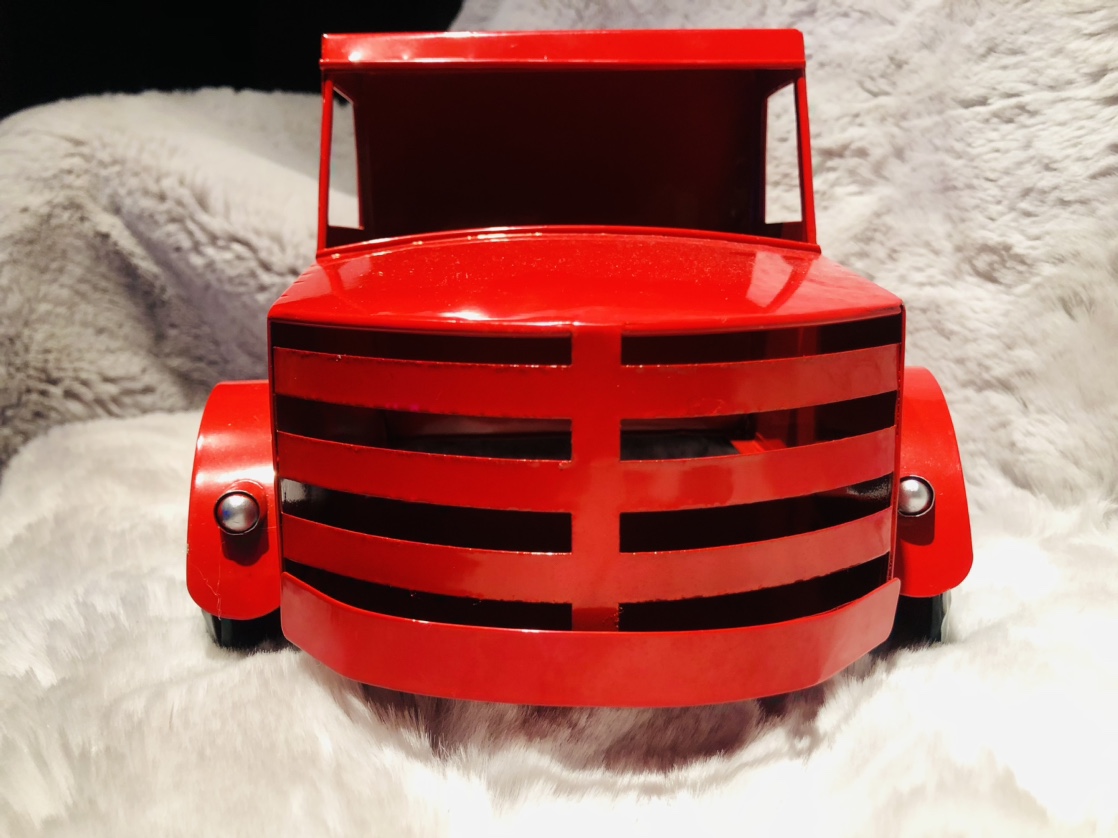 🛻 Little Red Tin Truck for a planter or…? image indicator(8)