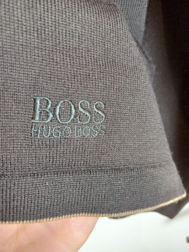 HUGO BOSS men's classic v-neck. Size M image indicator(7)