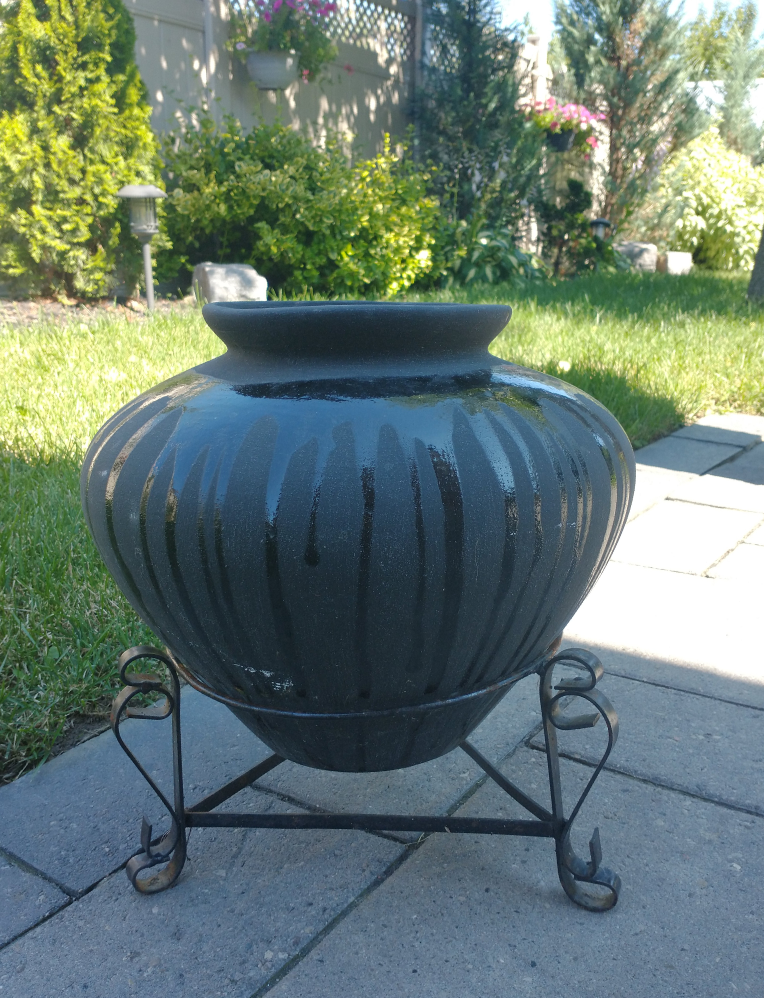 Ceramic pot thumbnail