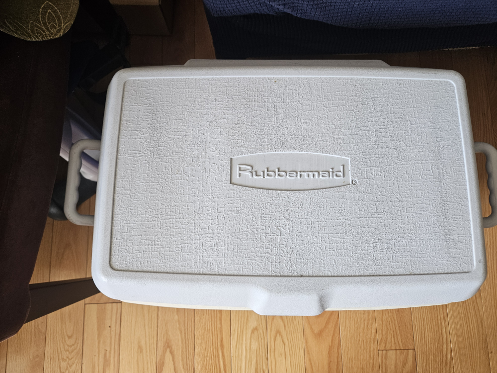 rubbermaid cooler thumbnail