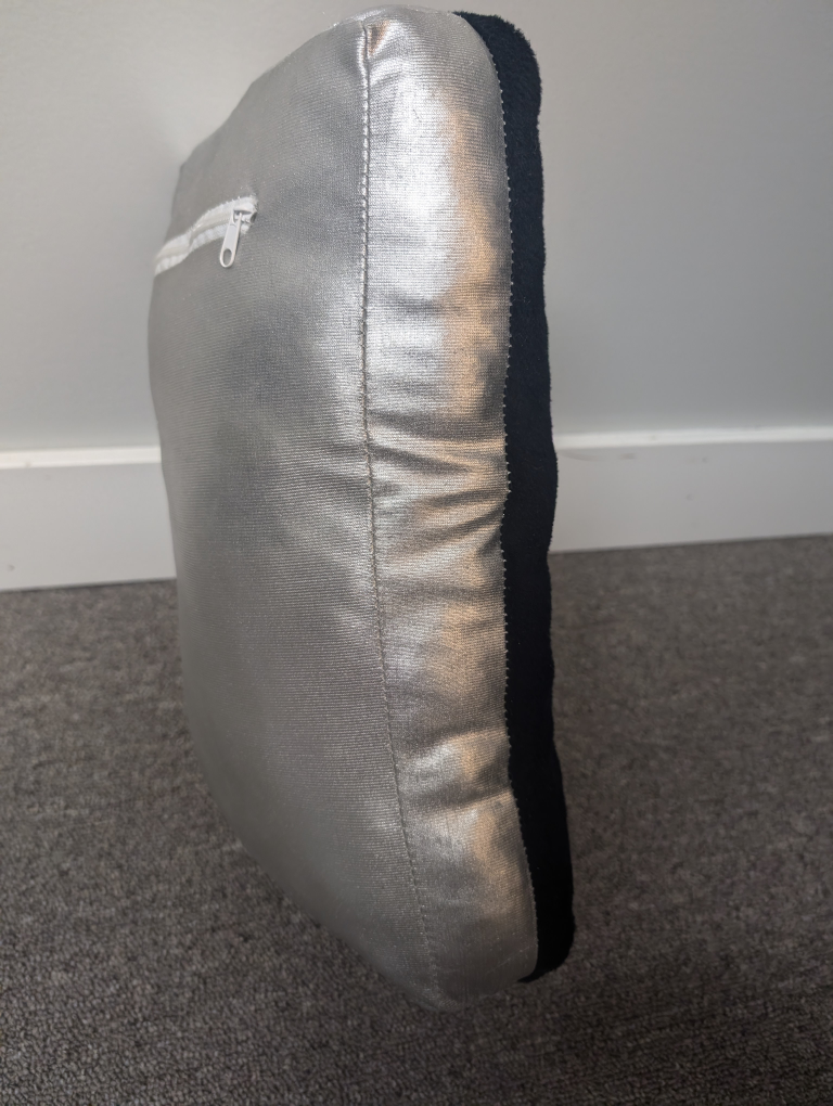 IPod-shaped radio/mp3 player stuffed plushie image indicator(2)