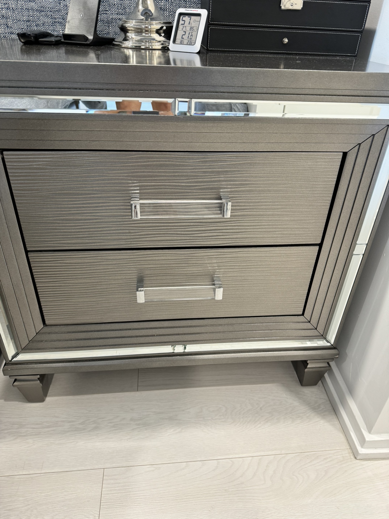 2 grey : mirrored night stands - photo 4