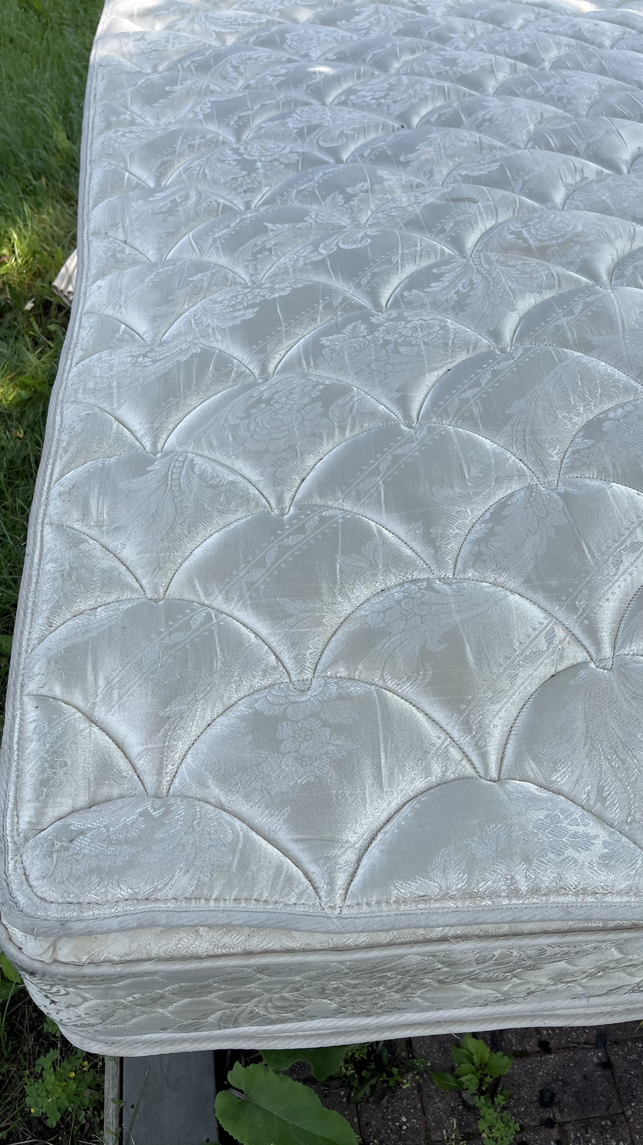 Queen size mattress - photo 2