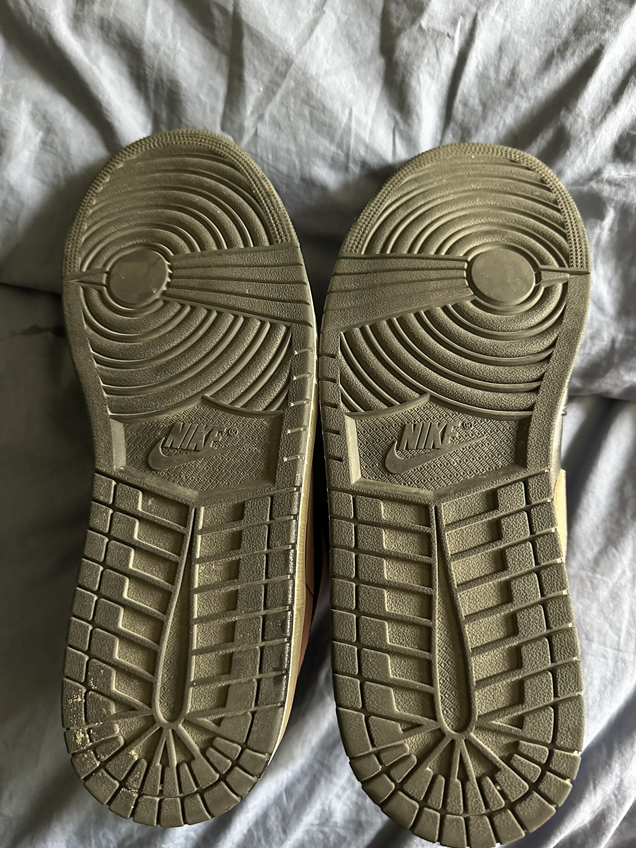Men’s Jordan 1 Crimson Tint - Size 10.5 - photo 3