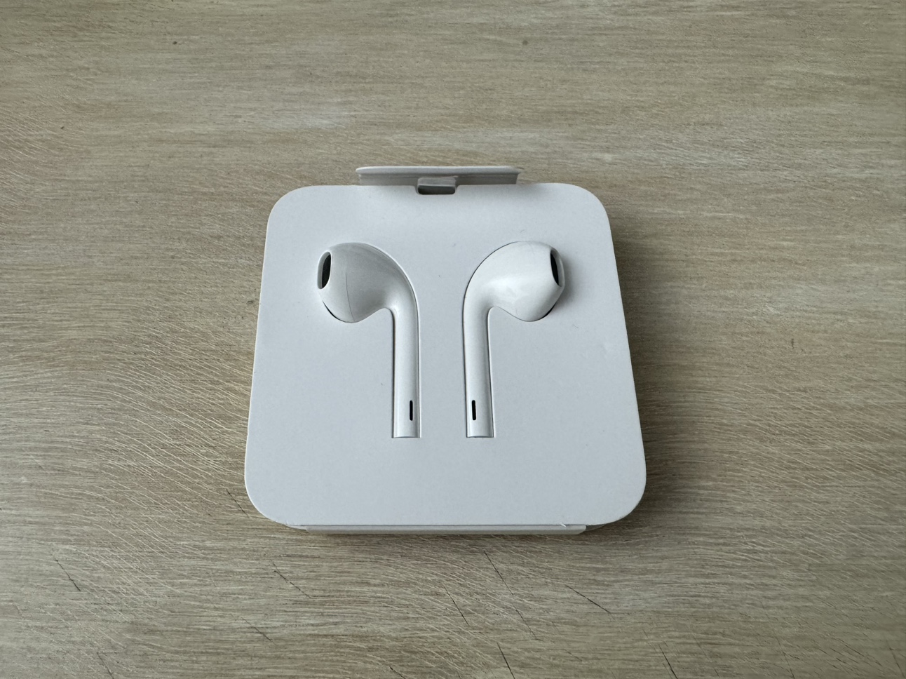 “New” Apple EarPods lightning connector