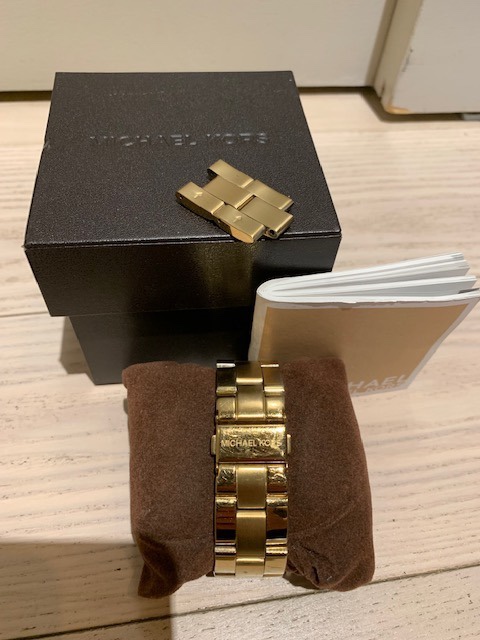 MK Gold watch image indicator(3)