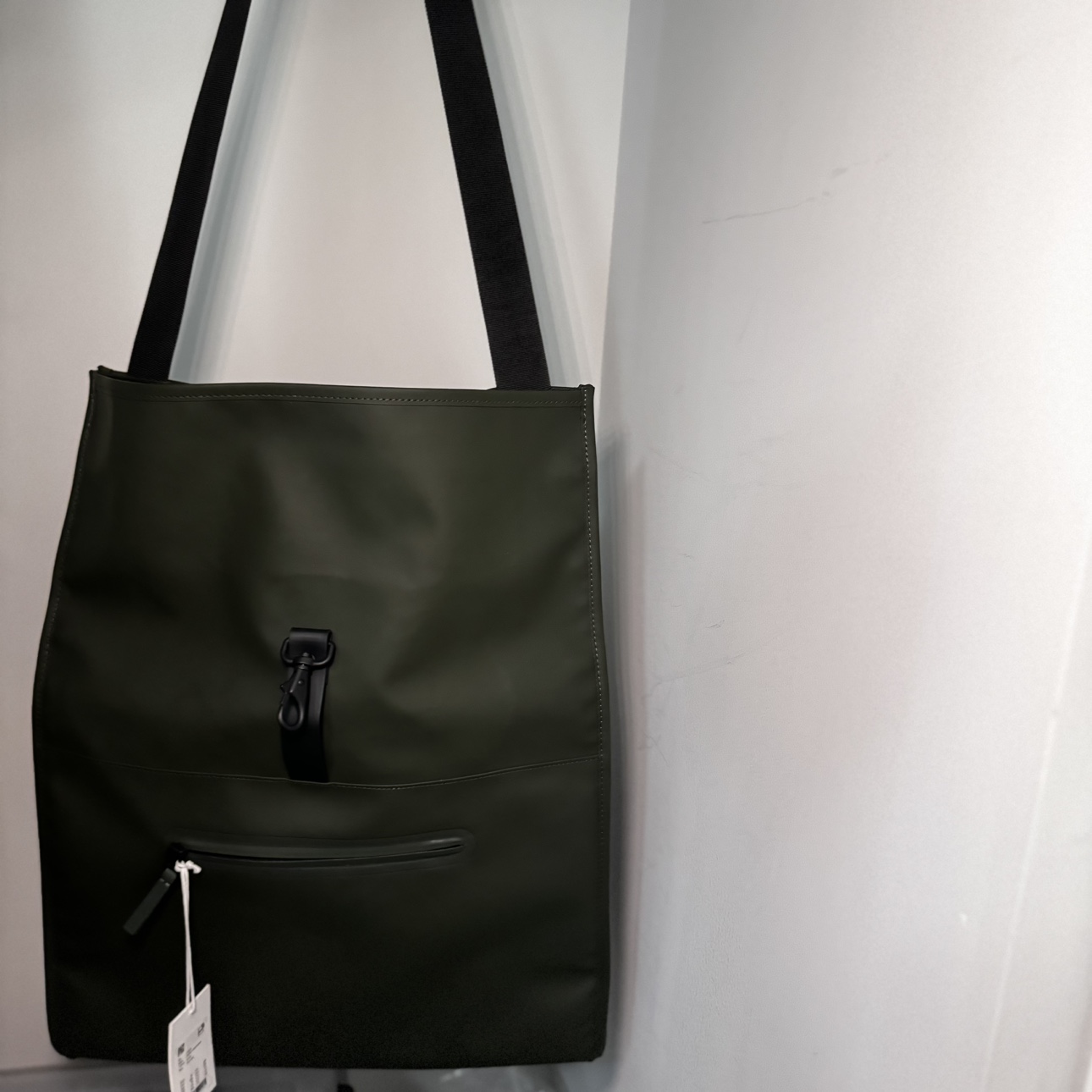 Rains Shopper Tote/ Messenger Bag (2 in 1) *new with tag*⚽️ thumbnail