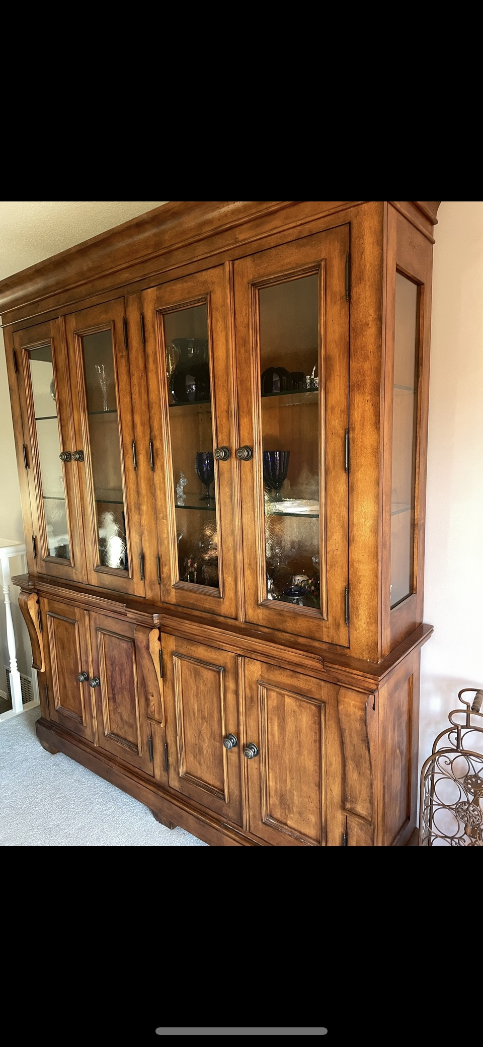 Kincade Tuscano China cabinet