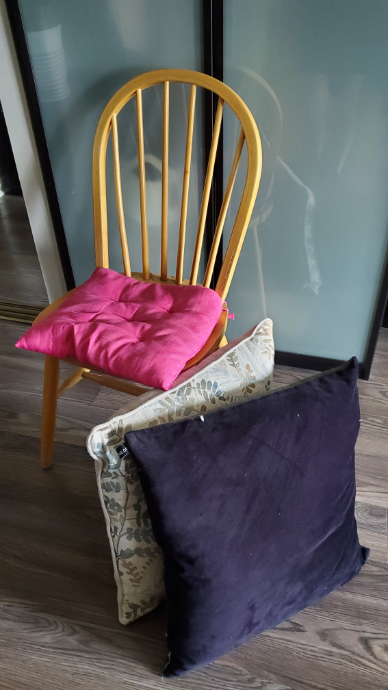 Free - chair & cushions