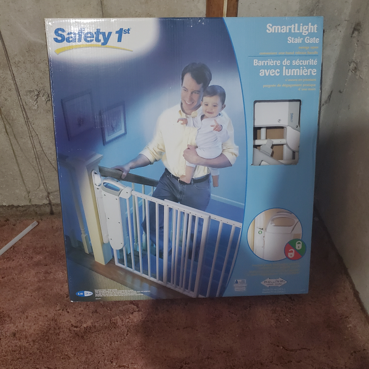 Saftey 1st Smartlight Stair Gate thumbnail