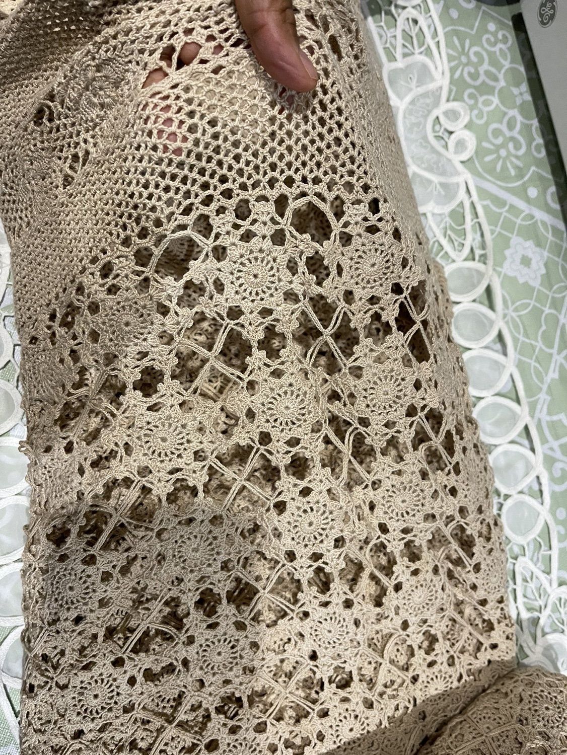 Crochet table cloth thumbnail