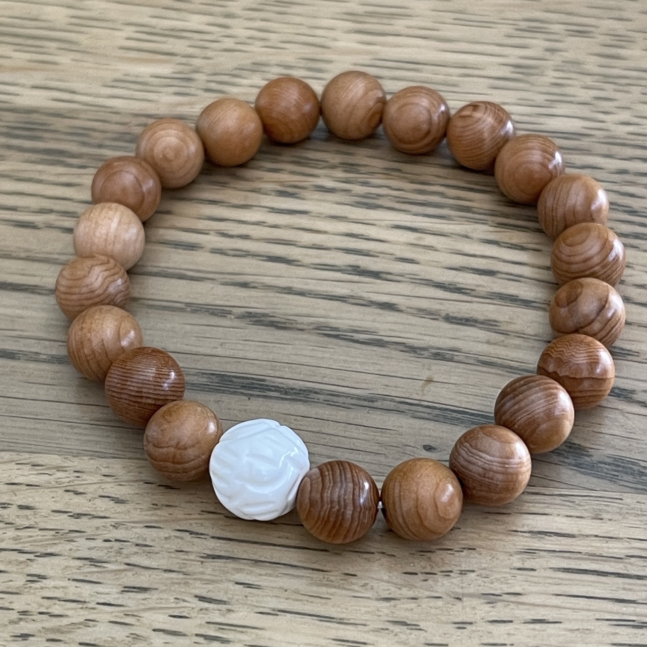 Sandalwood & carved lotus flower shell bead bracelet thumbnail