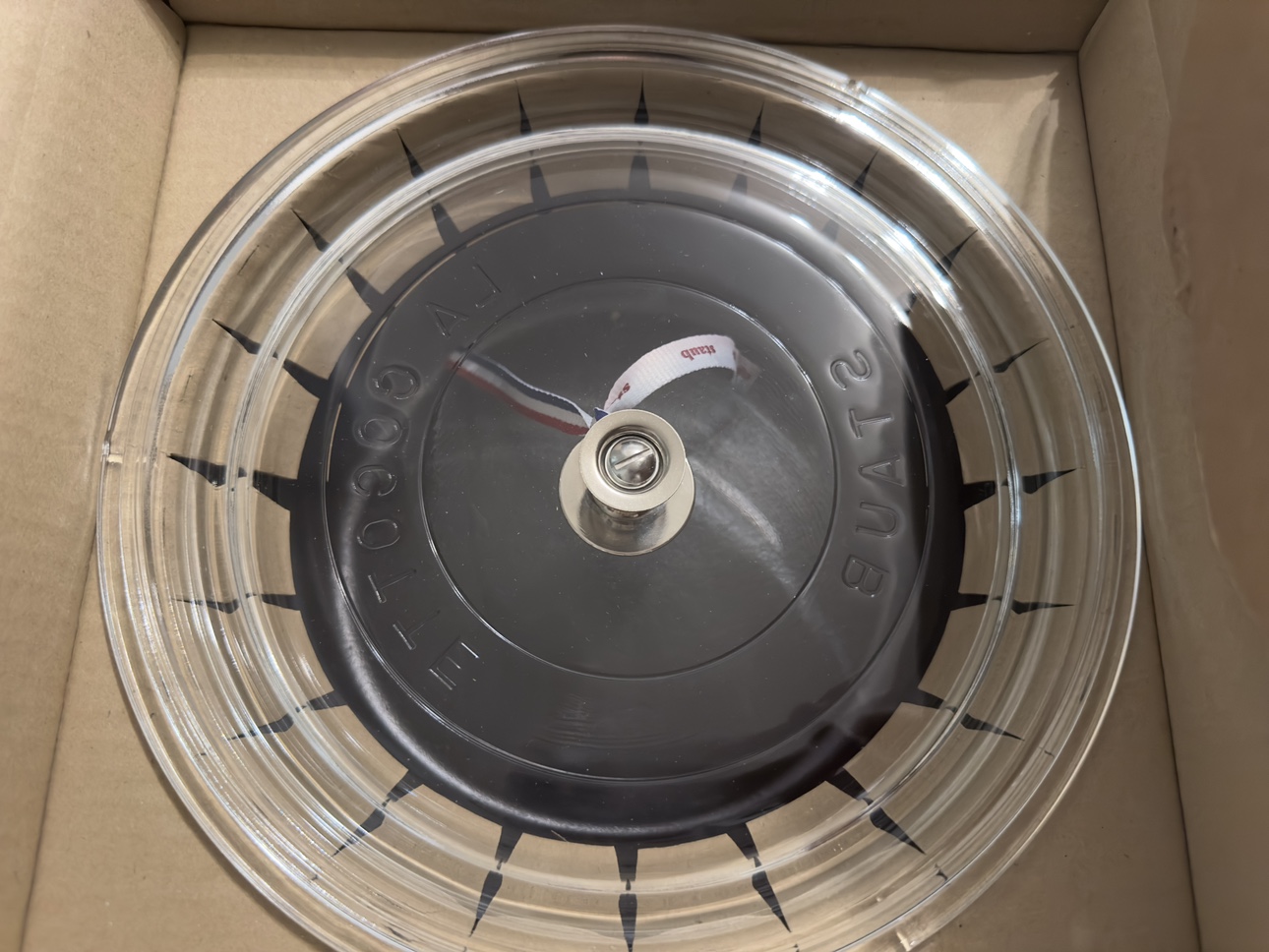 Staub cocotte w/ glass lid 24 CM black color image indicator(2)