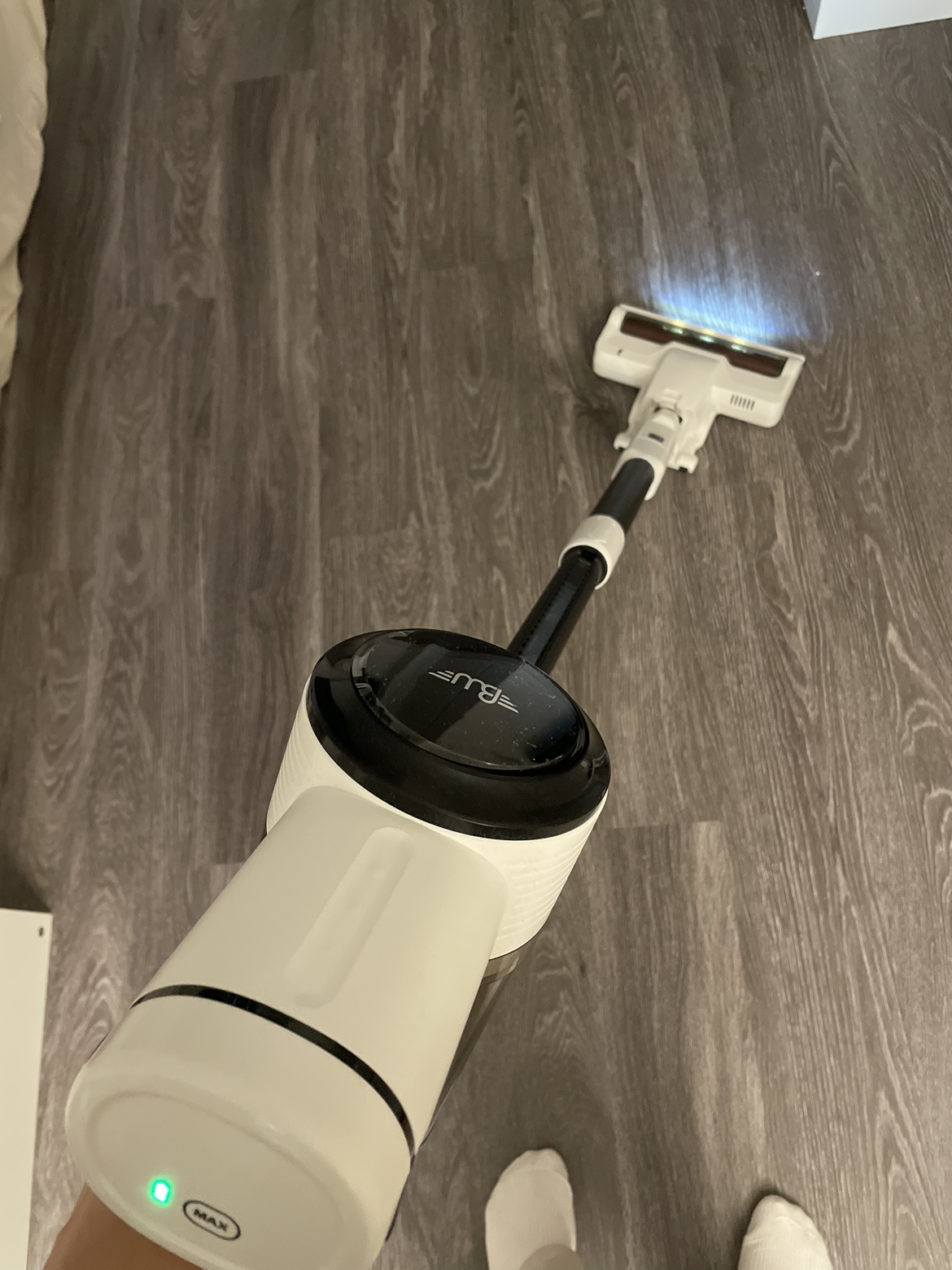 Wireless vacuum cleaner - photo 2