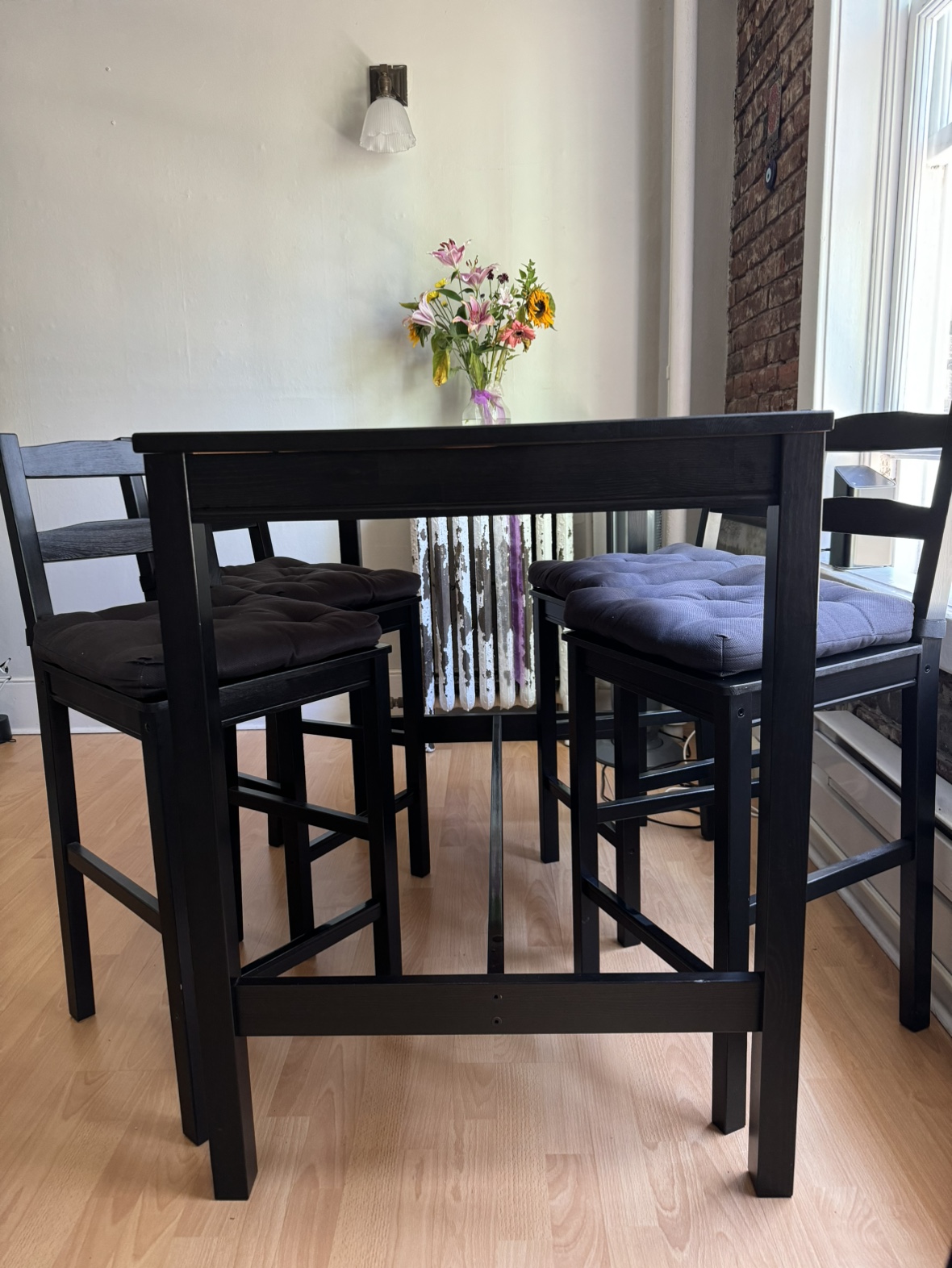 Table and chairs - photo 2