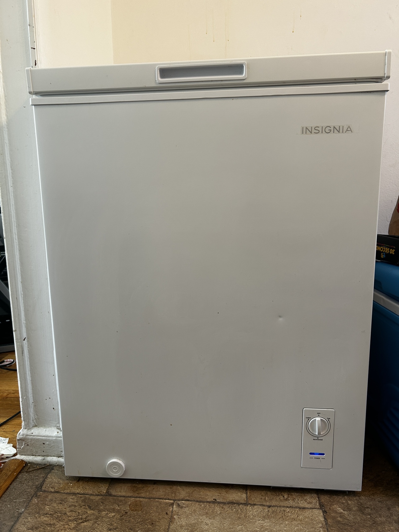 Insignia™ - 5.0 Cu. Ft. Garage Ready-Chest Freezer