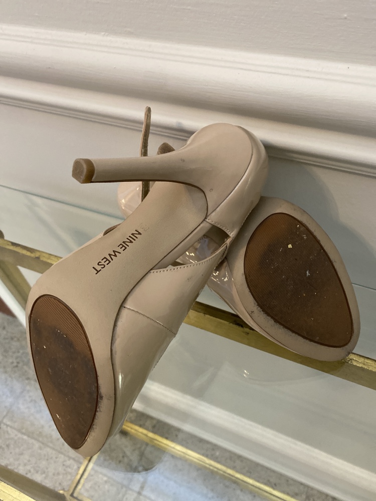 Nine West Heels size 8.5 - Cream colour image indicator(3)