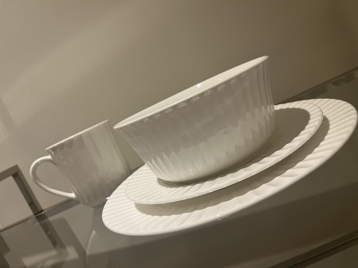 White Stoneware Dinnerware Set (8 settings) - photo 4