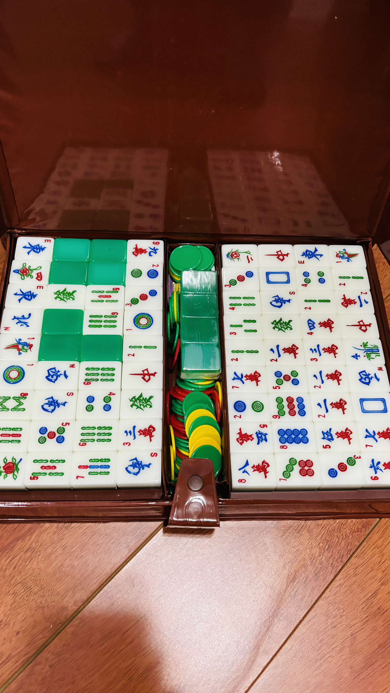 Mahjong set and table - photo 4