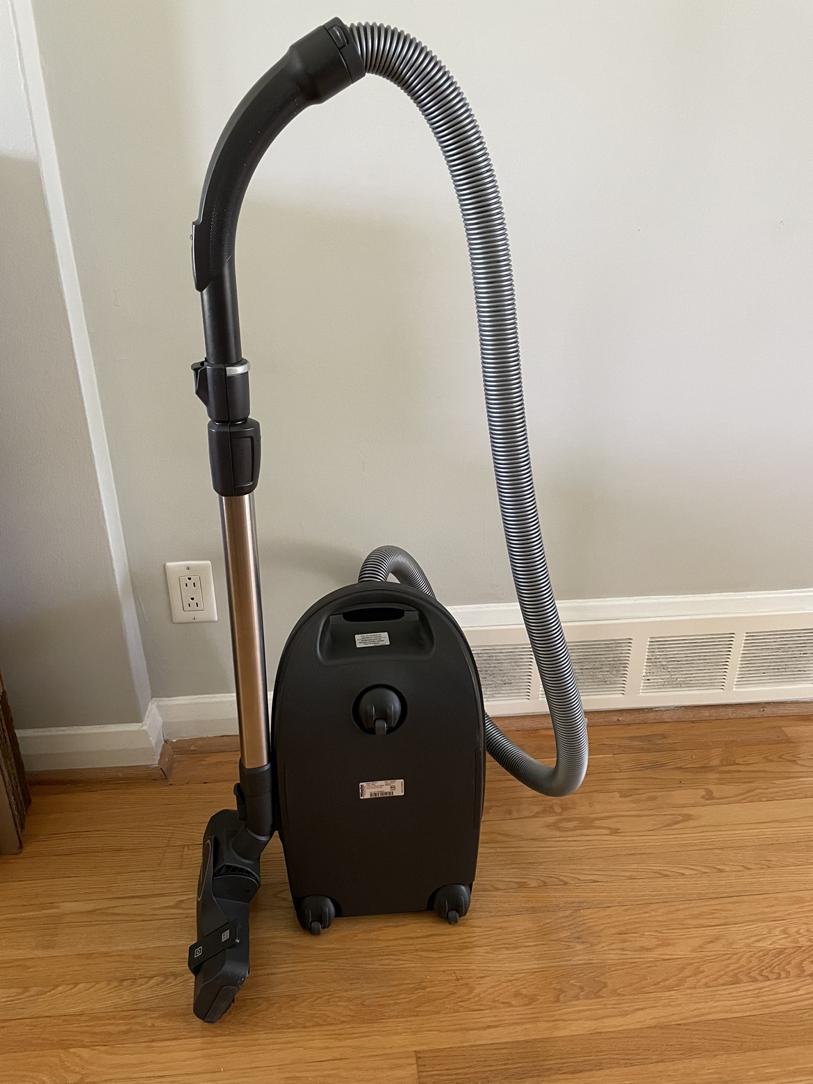 Miele Complete C3 Vacuum Cleaner black / Made in Germany image indicator(10)