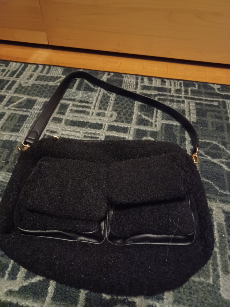 Two Black Bags image indicator(6)