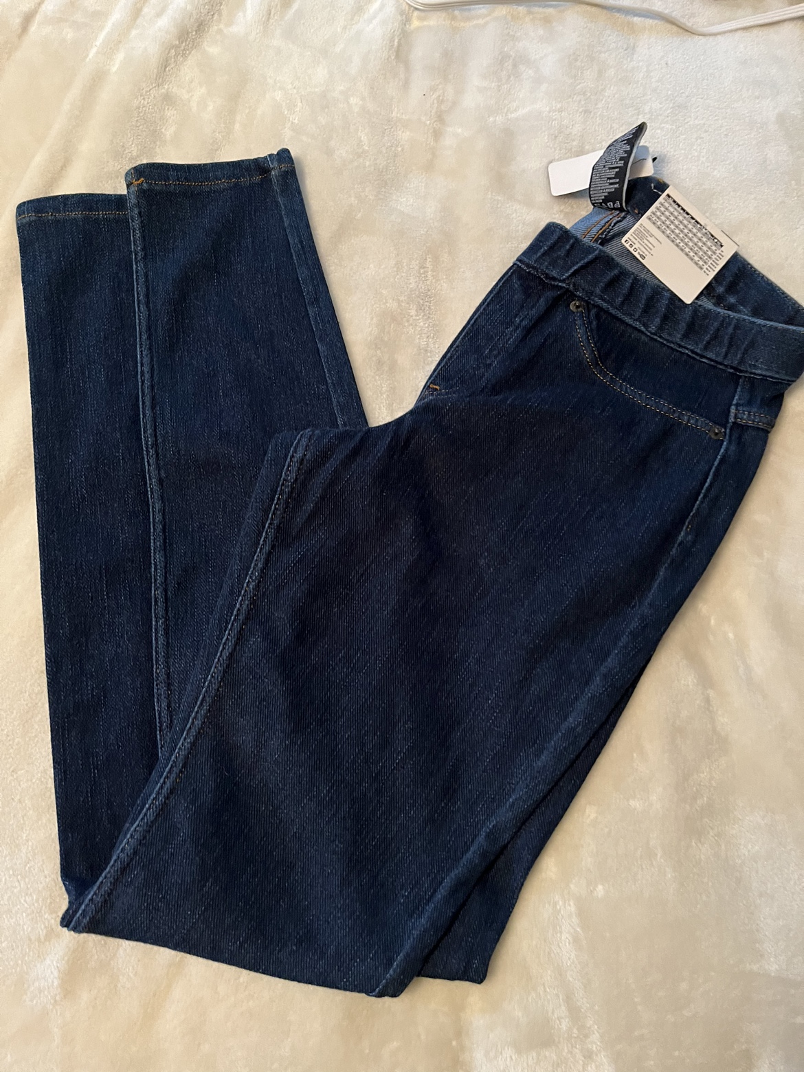 BNWT 2 pr HUE stretch jean/leggings. Size small image indicator(3)