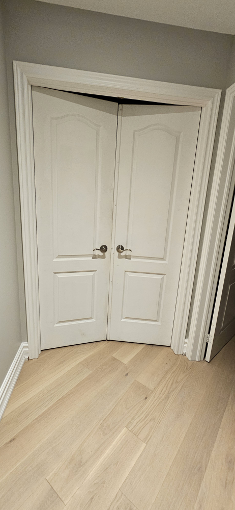 Interior Doors -8 white, weiser knobs 80” h different widths thumbnail