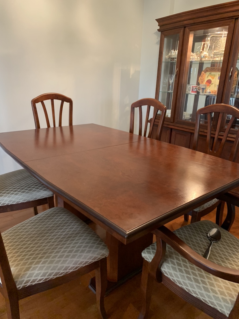 Dinning table with 6 chairs